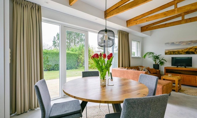 Sint Maartensvlotbrug Casa | Recent Volledig Gerenoveerd Vakantiehuis met een Heerlijke Riante Tuin