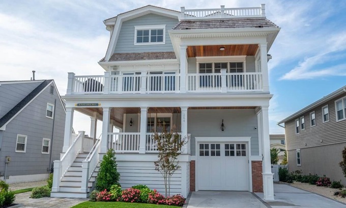 Avalon Casa | Recently Built, Well Maintained Home with a Pool