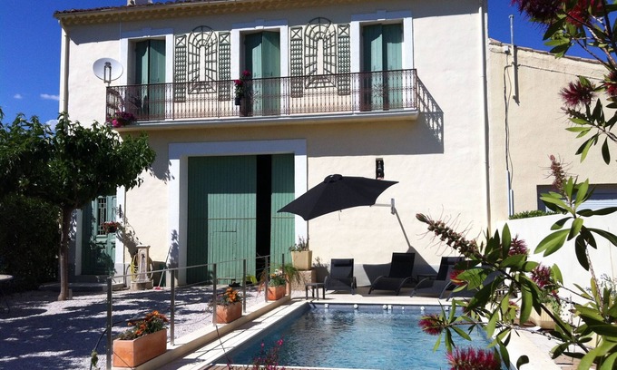 Lezignan-la-Cebe Villa | Enólogo Village recientemente renovado 5 * con piscina climatizada y jardín privado