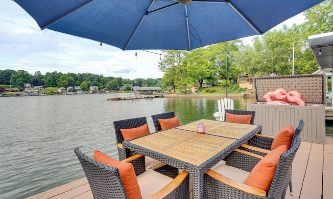 Harveys Lake Casa | Recently Renovated Harveys Lake Retreat w/ Dock!