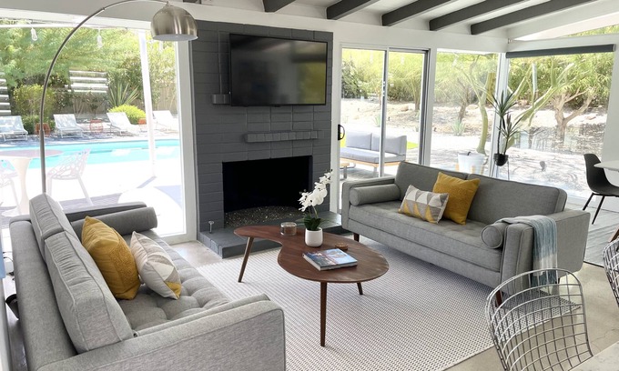 Magnesia Falls Cove Casa | Recently Renovated Mid Century Retreat In The Desert