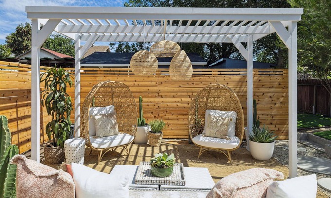 Redwood Heights Casa | Recently Renovated 2br Home: Style, Comfort & Convenience! Parking Included!