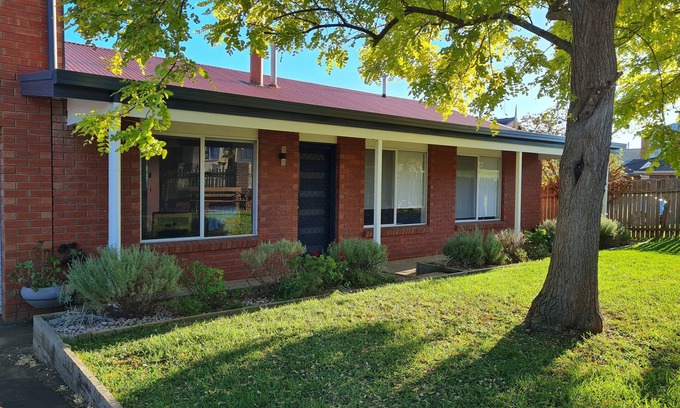Warrnambool Casa | Recently renovated house in quiet leafy surroundings..