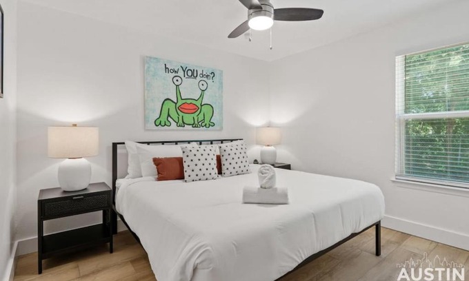 East MLK Casa | Recently Renovated E Austin Duplex and Free Parking