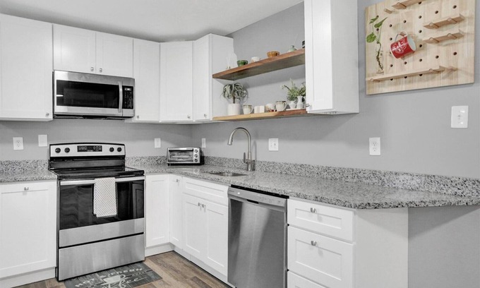Middletown Casa | Whole house close to amenities, with massage chair, large yard, and pet friendly