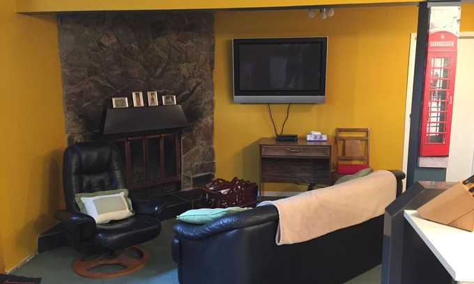 Calgary Apartamento | Amplia suite recientemente renovada de 2 dormitorios que admite mascotas