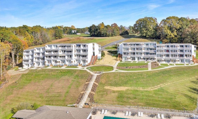 North Shore Condominio | Recently updated 1 BR Condo with stunning lake views - No cleaning or linen fees