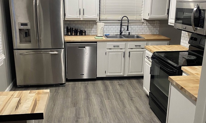 Geneva Apartamento | Recently updated apartment in a Triplex unit #1 close to wineries and the lake.