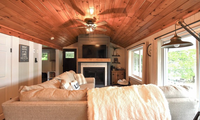 Oxford Casa | Recently updated home on Thompson Lake with gorgeous sandy beach!