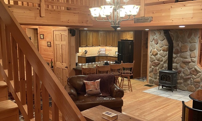 West Bridgton Cabina | Relax, Reconnect and Recharge at the Red Fox Retreat