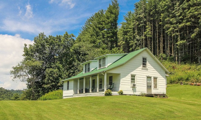 Crumpler Cabina | COUNTRY CLASSIC-Farmhouse & 180 Acres On River - ¡Reserve hoy unas vacaciones de otoño!