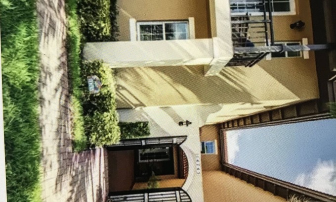 Pembroke Pines Casa | Recharge in this Mediterranean-style townhome