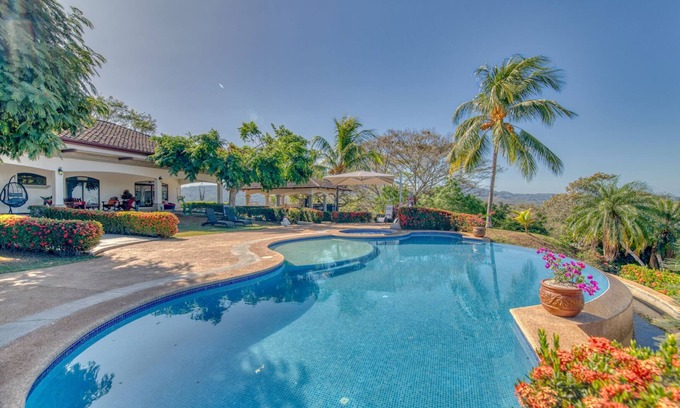 Tárcoles Villa | Reconnect with Nature! Private Pool, BBQ. Sleeps10