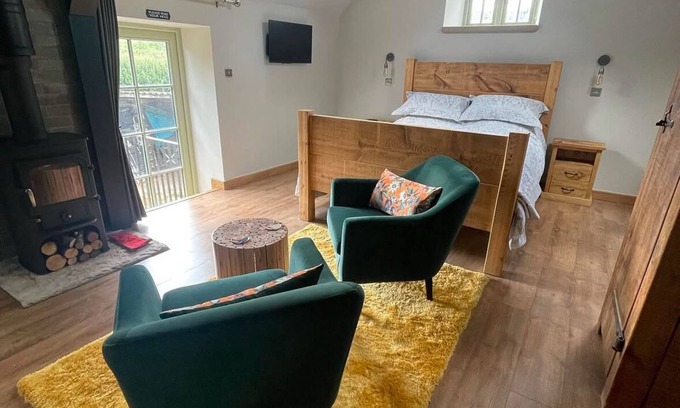 Ashover Casa | Reconnect with nature at this beautiful escape on the edge of the Peak District.