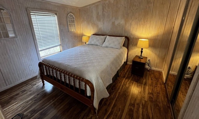 Sylvania Casa | Reconnect with nature, peaceful pond stay with outdoor kitchen & access to water
