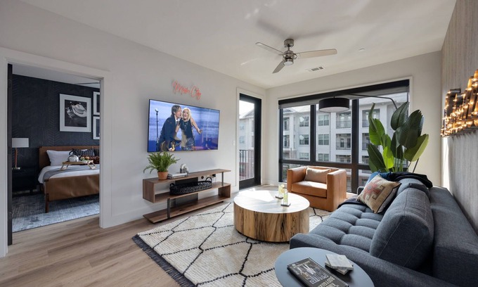 West End Casa | Records - 4 Units - Pool & Gym - Mins to Broadway