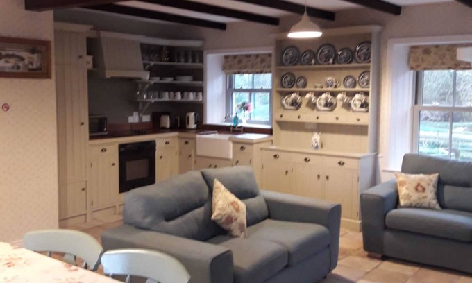 Cookstown Cabaña | Rectory lodge traditional cottage