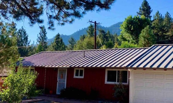 Wrightwood Cabina | Red Apple Cab'Inn, Pets OK, Fire Pit