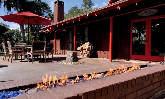 New Ulm Casa | Red Bird Ranch - Private 140 acre Ranch Sleeps 12