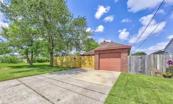 Deer Park Cabaña | Red Brick Cottage 2 -1 & 1 Office. Sleeps 6. King, Queen, Daybed & trundle.