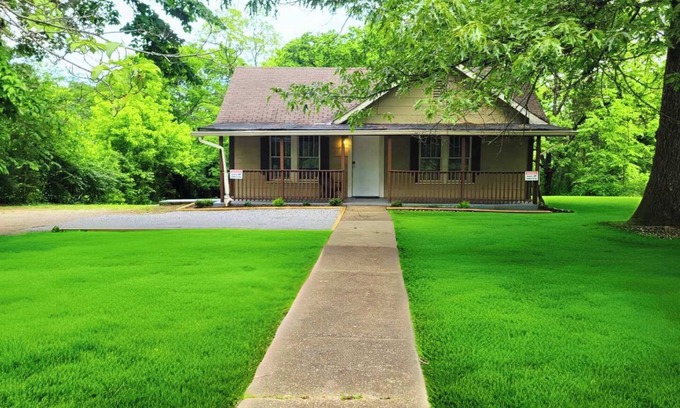 Lupton City Casa | Red Bud Summary: Red