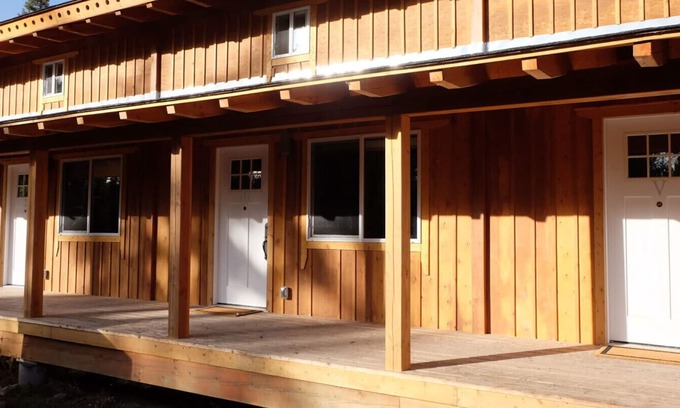 Anahim Lake Casa | Red Cariboo Resort - un nuevo destino de vacaciones en Canadá BC - Apartamento con vista al jardín (1)