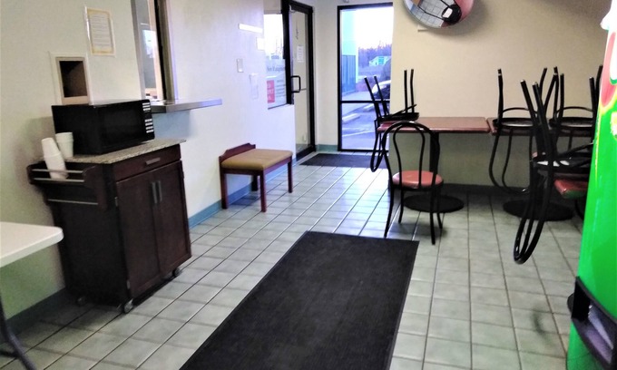 Jeffersonville - Clarksville Hotel | Red Carpet Inn Jeffersonville