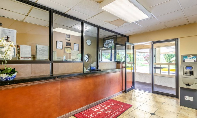 Cove - East Side - Shippan Hotel | Red Carpet Inn