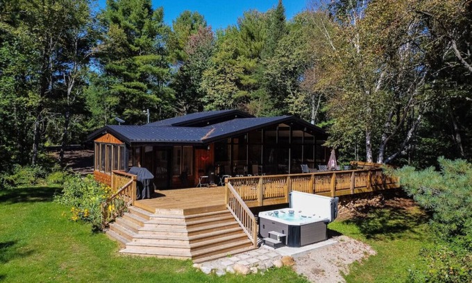 Minden Hills Cabaña | Red Cedar Chalet on Brady Lake (Sauna and hot tub)