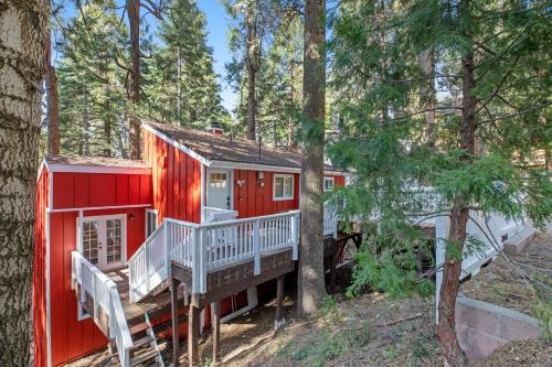 Arrowhead Villas Casa | Red Cottage Charmer