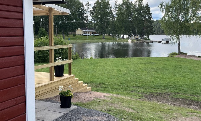 Hultsfred Casa | Red Cottage with Lakefront Location at Nerbjärken – Peaceful Retreat near Hultsfred | SE05088
