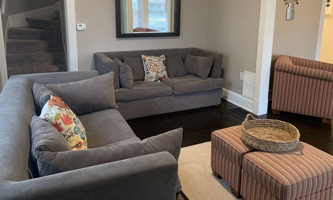 Middletown Casa | Red Door Charm 4 bed 2 Bath With Hot Tub
