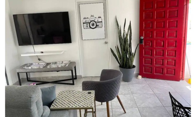 Sagrado Corazon Apartamento | Red Door Lovely 1 Bedroom unit with small patio