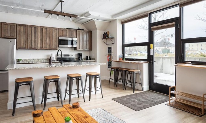 Traverse City Casa | Red Drive at the Elegant Grand Traverse Commons