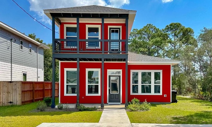 Ono Island Casa | Red Fish, Blue Fish