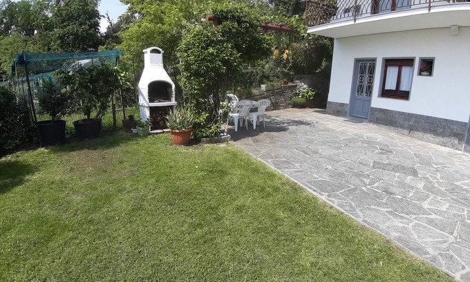 Arizzano Casa | red fountain house