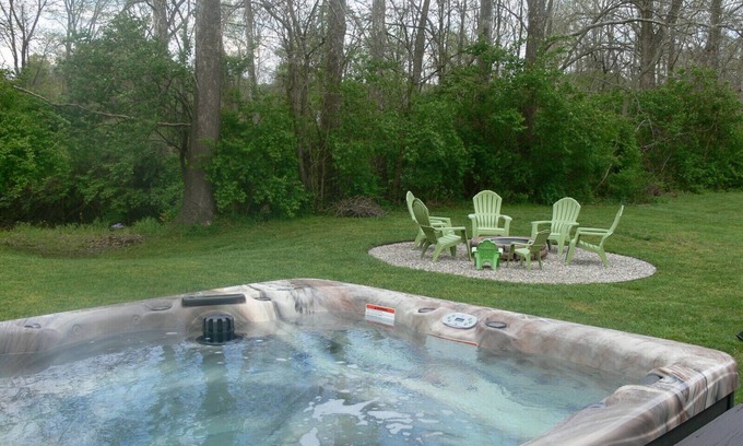 Hallsville Casa | Red Fox Hollow - Hocking Hills, Clear Creek, Hot Tub, Fire Pit and Swing