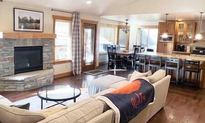 Lava Hot Springs Casa | Red Fox Retreat (Comfortably Sleeps Up To 22!)