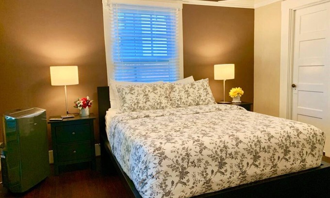 Downtown North Apartamento | Red Gem in downtown Palo Alto.