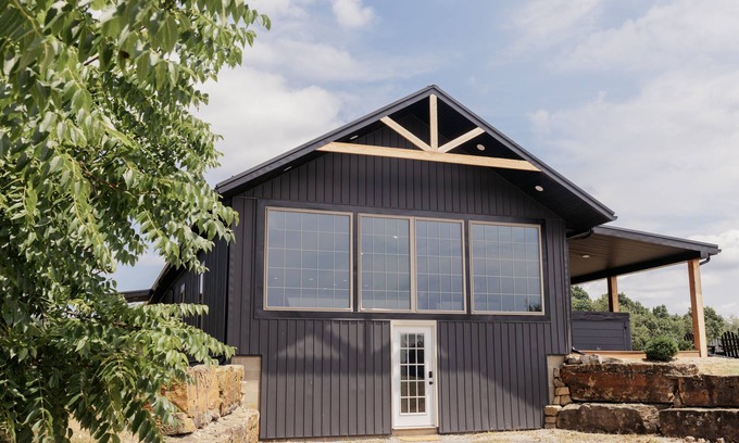 Freeport Casa | Red Hill Farm's Newly Renovated "Bunkhouse" with Hot tub and Gameroom