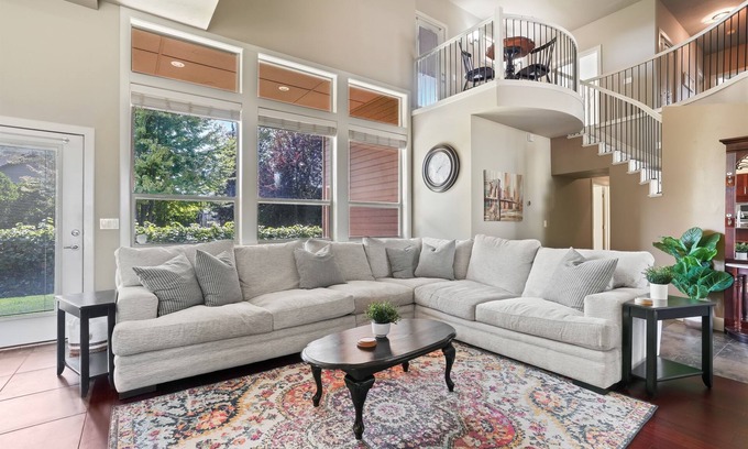 Meridian Casa | Red Hills Large Meridian Home Sleeps 16+ Theatre Room!