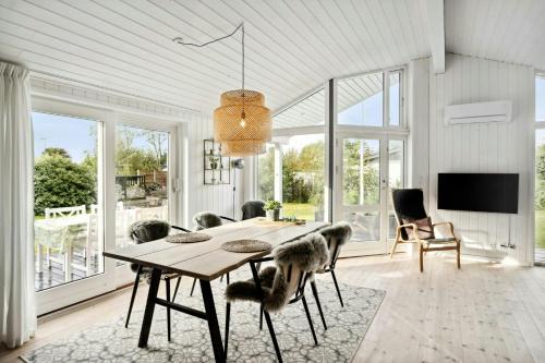 Vejlby Fed Casa | Red House By Fyn's Coast Awaits Cosiness