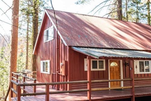 West Village Casa | Red House - Minutes to Shaver Lake