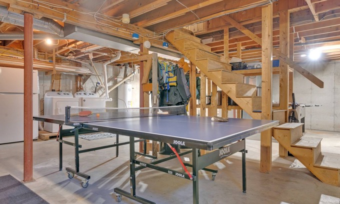 Naples Chalet De Esquí | Red House w/ Access to Sebago Cove