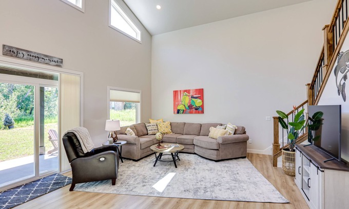 Red Lodge Cabina | Red Lodge Retreat w/ Creek Access + Fire Pit!