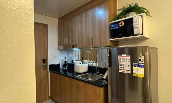 Legazpi Village Condominio | RED Luxe Haven Comfy Stay, Netflix and Fast Wifi Ready