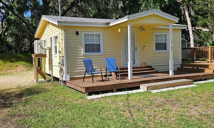 Old Homosassa Casa | Red Maple Cottage - Peaceful 2BR 1BA Near the Water – Boat & Trailer Friendly!