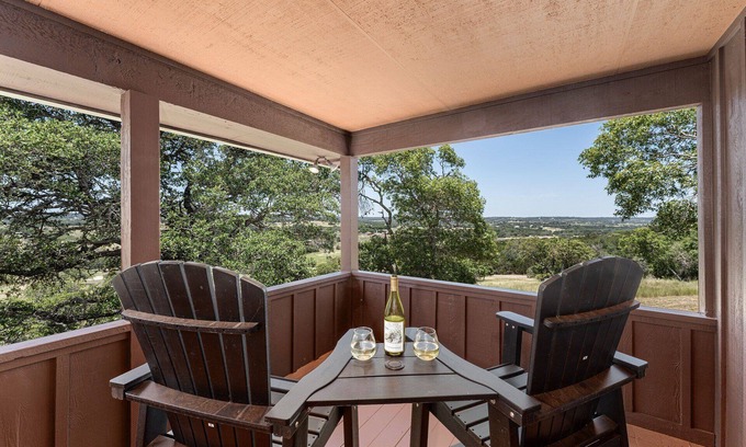 Fredericksburg Casa | Red Oak Cabin | Newly Renovated | Great Views