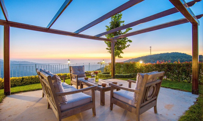 Kfardebian Apartamento | Red Oak House With Garden & Terrace in Assia, Batroun