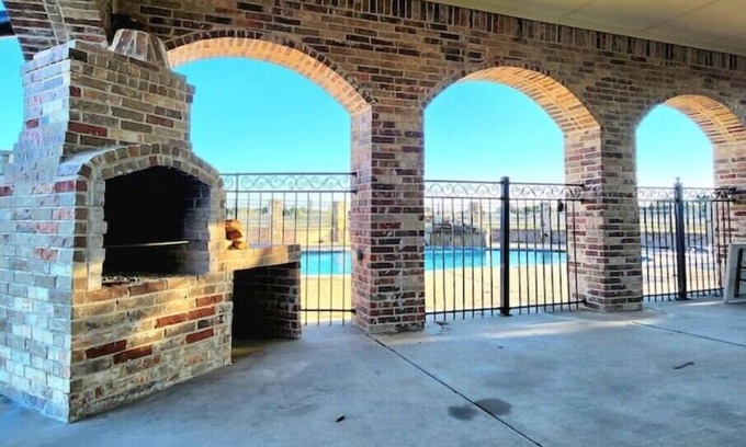 Ferris Casa | Red Oak Paradise